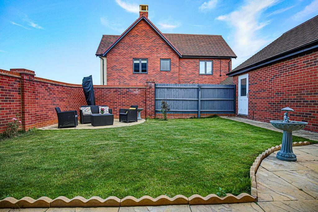 Luxury Detached House With Pool Table, Free Parking, Fast Wifi, Smart Tvs And Garden By Yoko Property Vila Milton Keynes Exterior foto